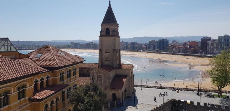 Atico En Cimadevilla Mirando Al Mar Gijón Buitenkant foto